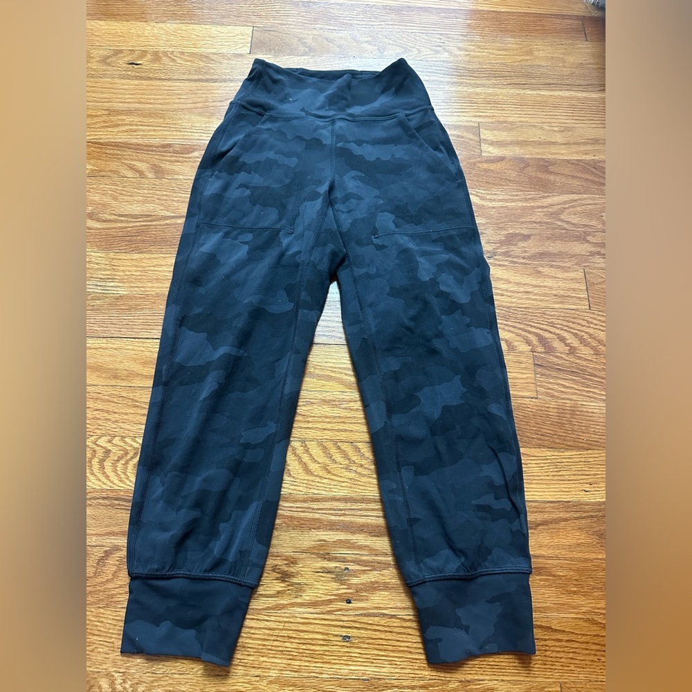 Lululemon camo joggers size 0